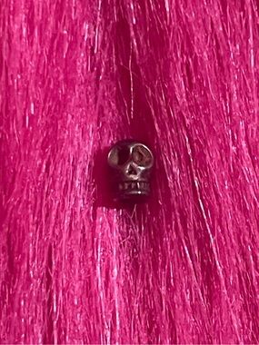 sckull earing🩷☠️
